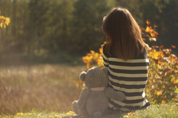 Девочка спиной