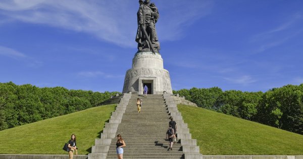 Солдат в Трептов парке