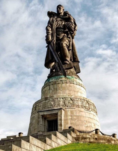 Воин освободитель Трептов парк