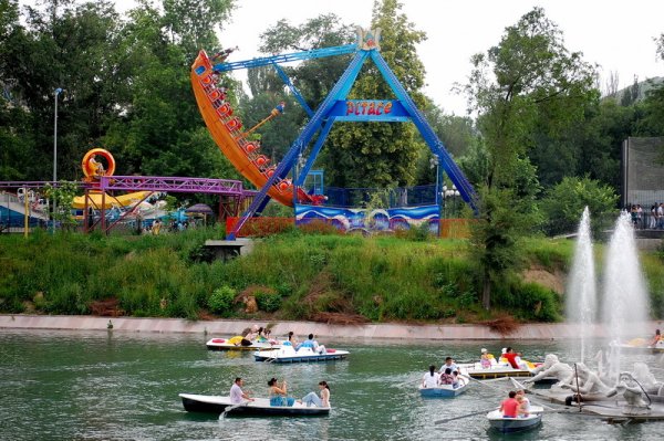 Парк Горького Алматы аттракционы