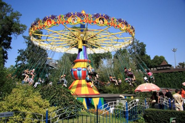 Парк Горького Алматы аттракционы