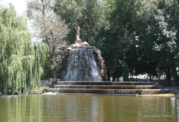 Центральный парк Горького в Алматы
