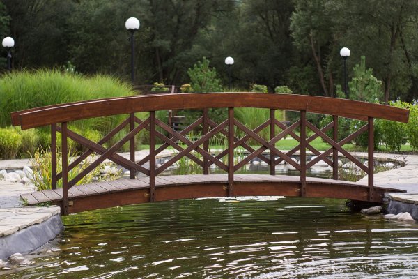 Парк Победы пруд с мостиком город Волгодонск