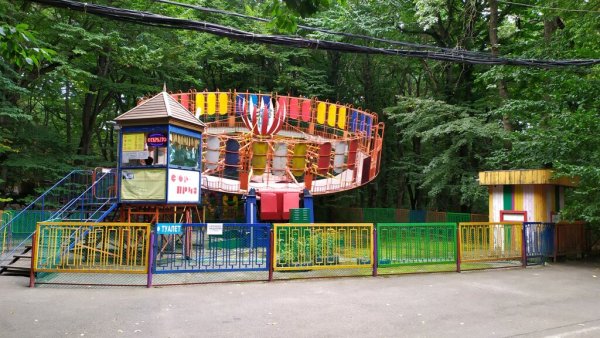 Парк Победы Ставрополь аттракцион сюрприз