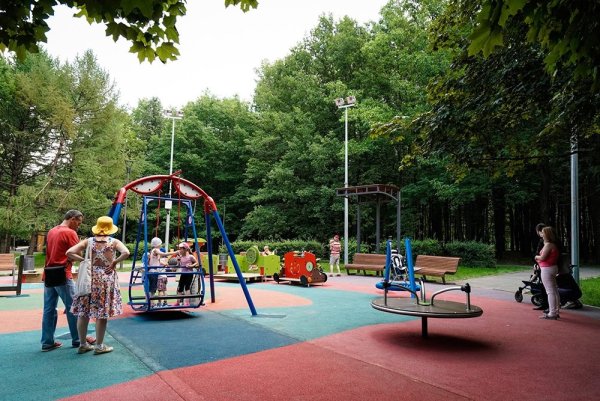 Детские площадки в парке 50 летия октября