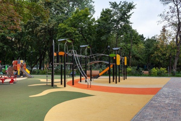 Делегатский парк площадка