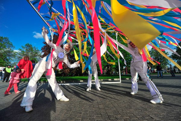 Парк Горького день города