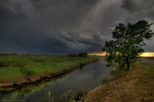 Гроза на реке