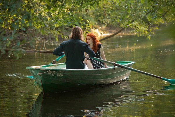 Лодка плывет