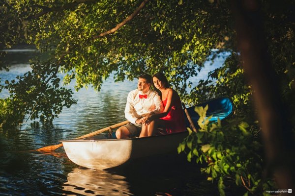 Влюбленные в лодке