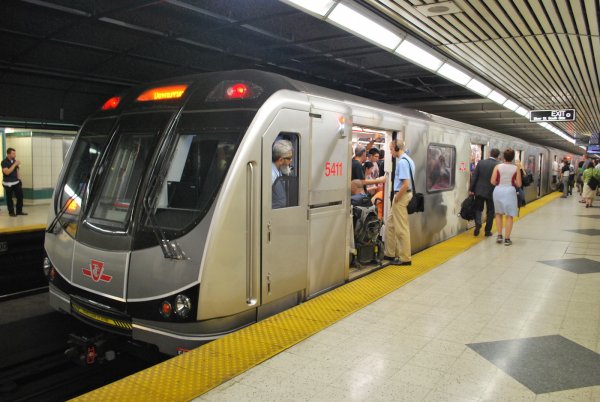 Канада Торонто метро