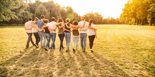 Группа людей на природе