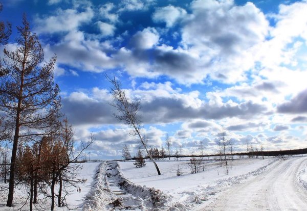 Март снежный небо