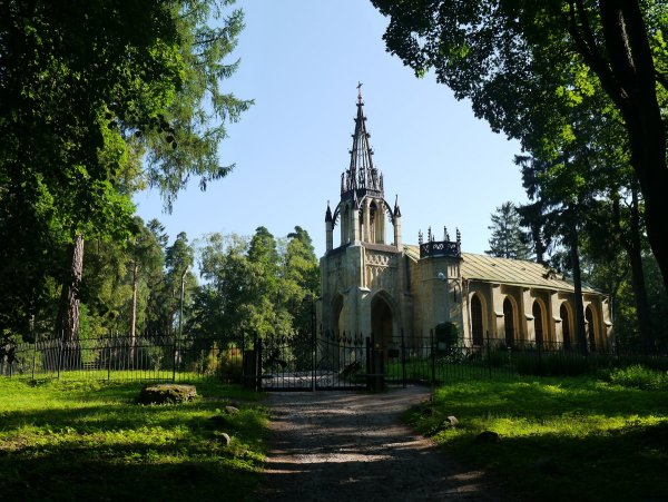 Церковь в Парголово в Шуваловском парке