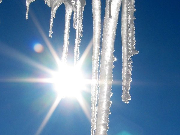 Сосульки на солнце