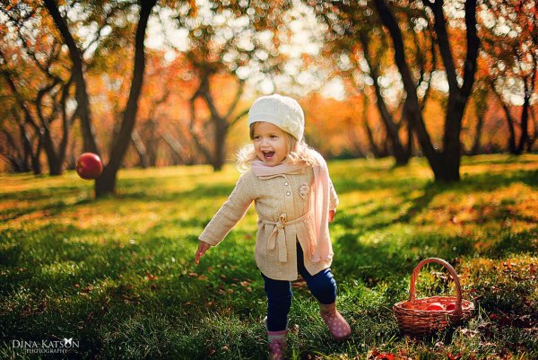 Фотосессия с ребенком осенью на улице