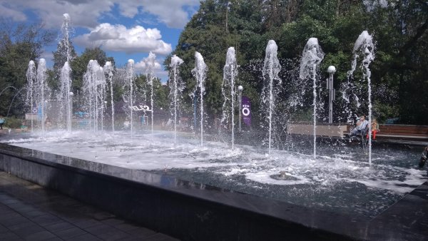 Фонтан в городском парке Орел