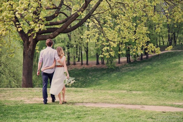 Пара в парке