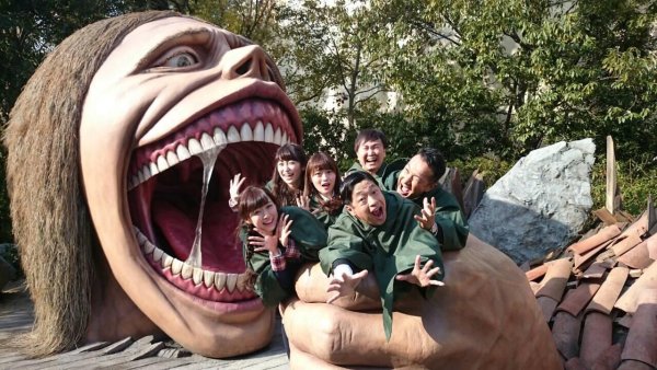 Парк аттракционов атака титанов