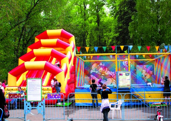 Аттракционы в Москве Лианозовский парк