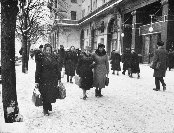 Советские люди зима