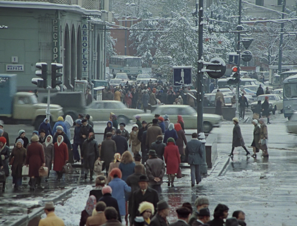 Кадры из фильма служебный Роман Москва