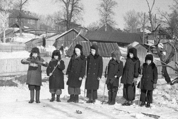 Деревенская школа в СССР зима