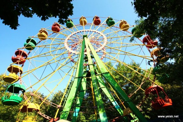 Колесо обозрения Ейск парк Поддубного