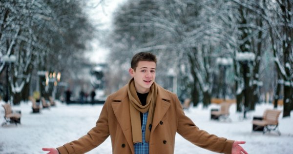 Парень на улице