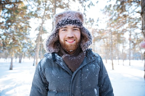 Мужчина зимой в Сибири