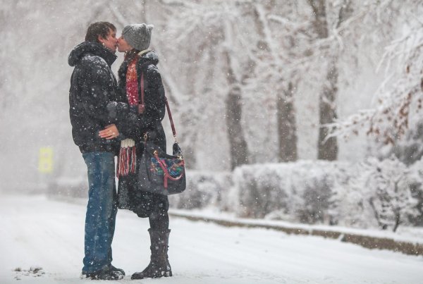 Влюбленные под Снегопадом