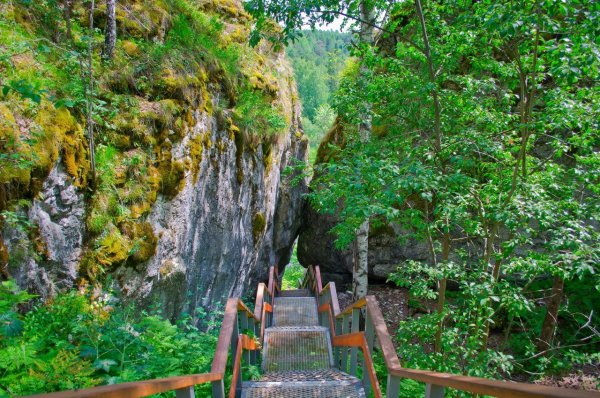 Целующиеся скалы Оленьи ручьи