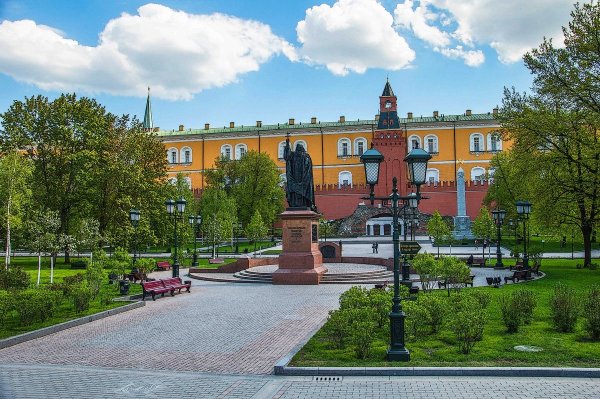 Александровский сад Москва