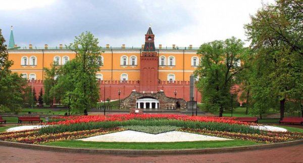 Москва Кремль Александровский сад