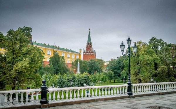 3. Александровский сад Москва