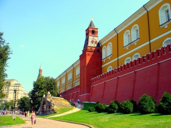 Москва Кремль Александровский сад