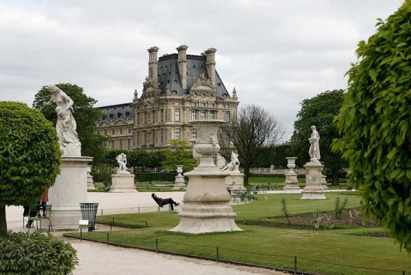 Лувр и сад Тюильри