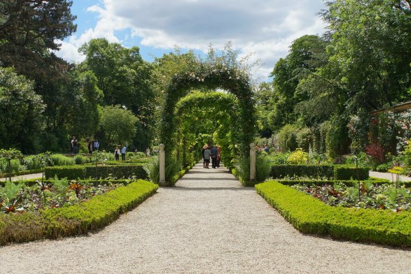 Парк Багатель в Париже лестница