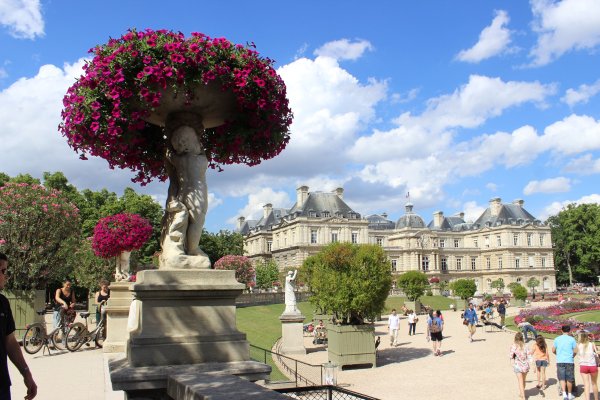 Люксембургский дворец фонтан Медичи