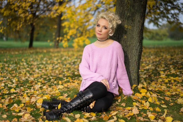 Девушка осенью