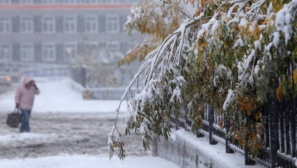 Первый снег в городе
