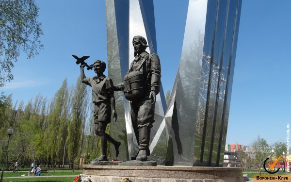 Памятник десантникам в Воронеже