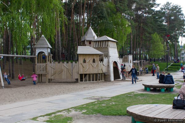 Парк Алые паруса вороне