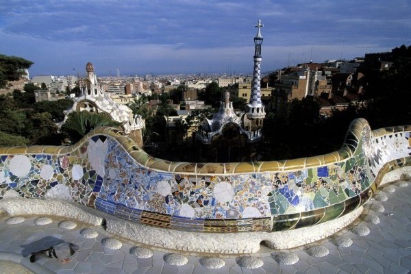 Парк Гуэль в Барселоне вид сверху