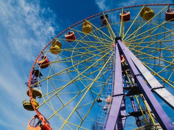 Парк аттракционов потешный двор