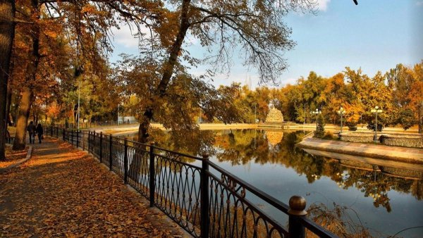 Парк Горького Москва осень