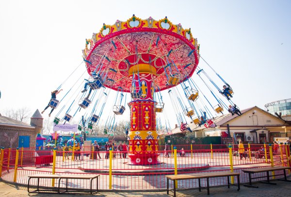 Парк аттракционов Владивосток набережная Карусель