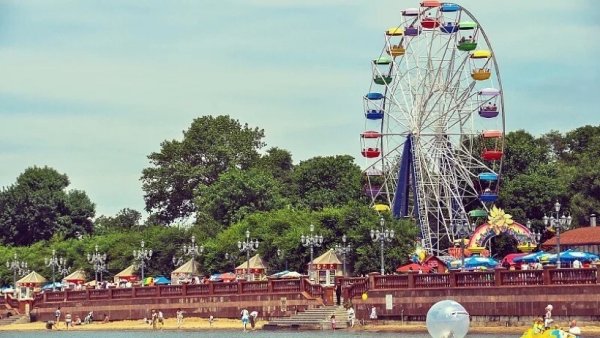 Парк аттракционов Владивосток набережная Карусель