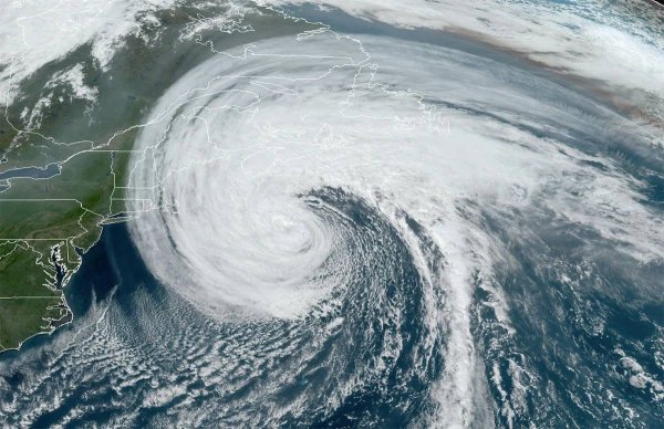 Ураган Катрина со спутников