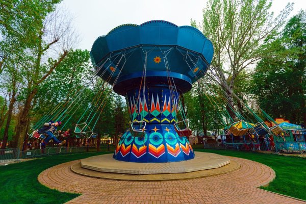 Парк Горького аттракционы Ростов